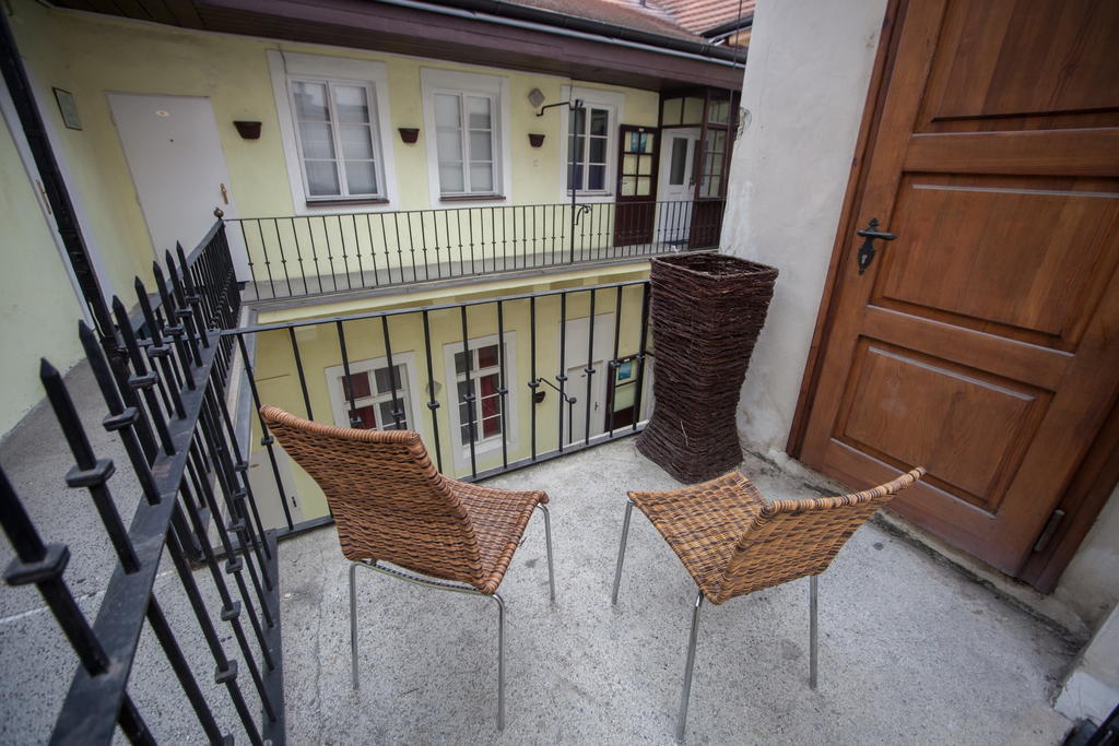 Apartment Nerudova By Interhome Prag Rum bild